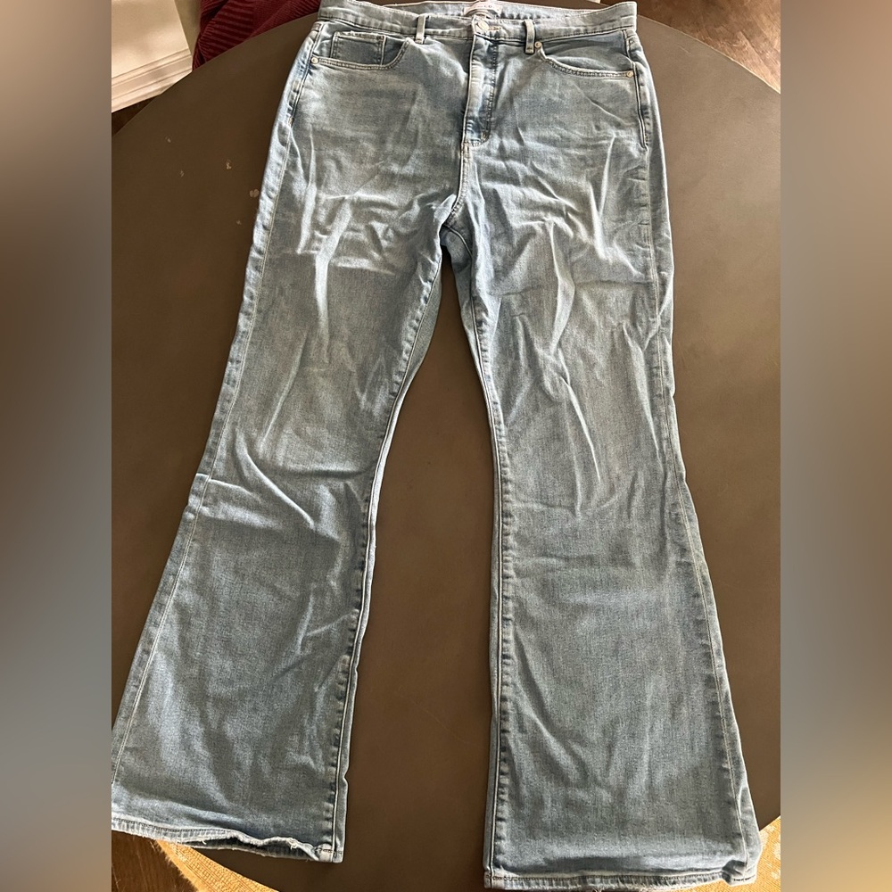 LOFT Women’s Light Blue high waist The Slim Flare Jeans, size 33/16